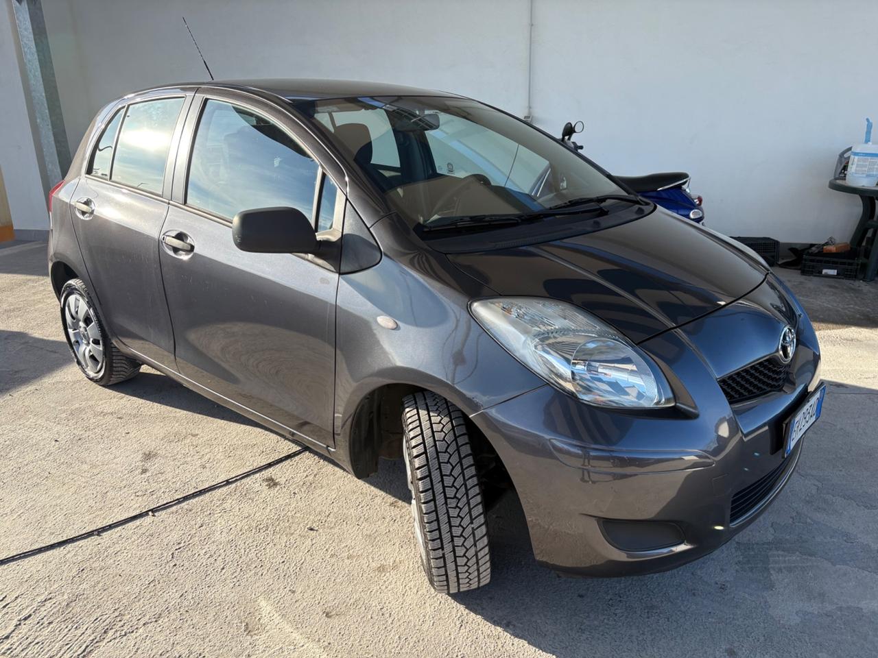 Toyota Yaris 1.0 5 porte Sol