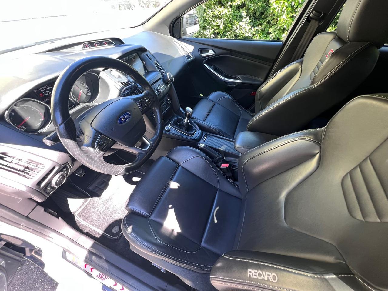 Ford Focus ST 2.0 EcoBoost 250 CV #10875
