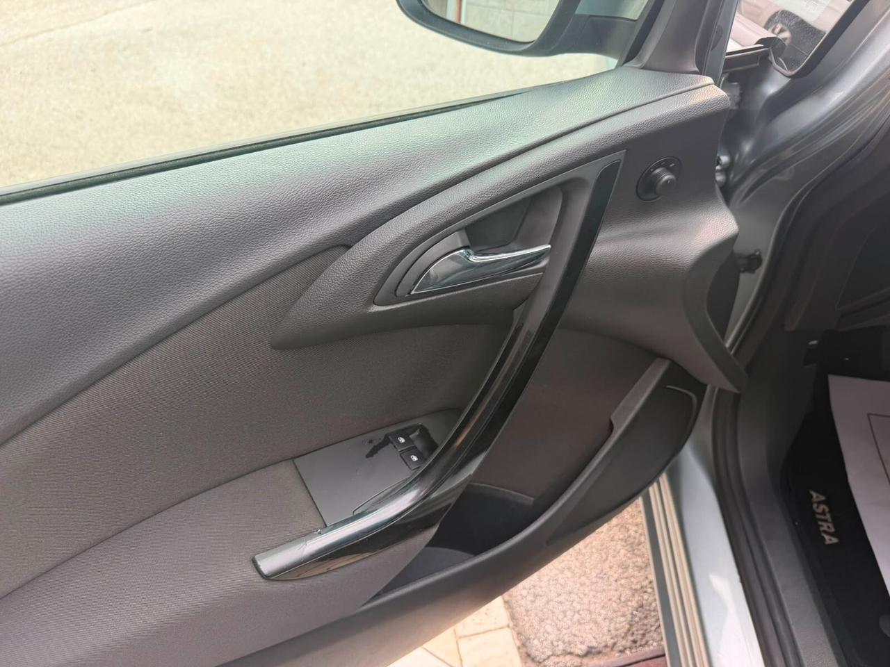 Opel Astra 1.6 Diesel Neopatentati