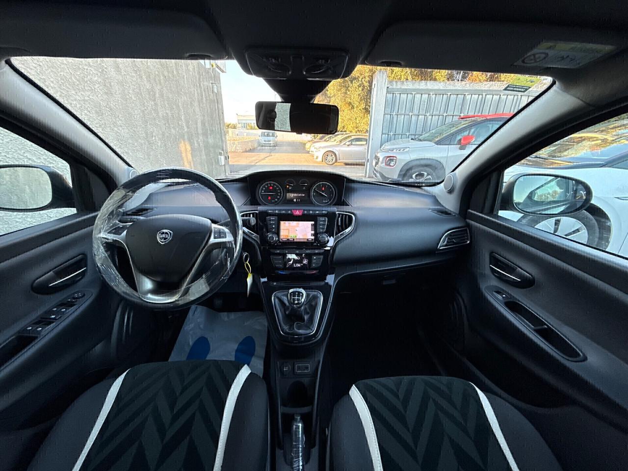 Lancia Ypsilon 1.3 MJT 95CV EURO6,Navigatore,Climatronic,Alcantara,Comandi al volante,ecc.