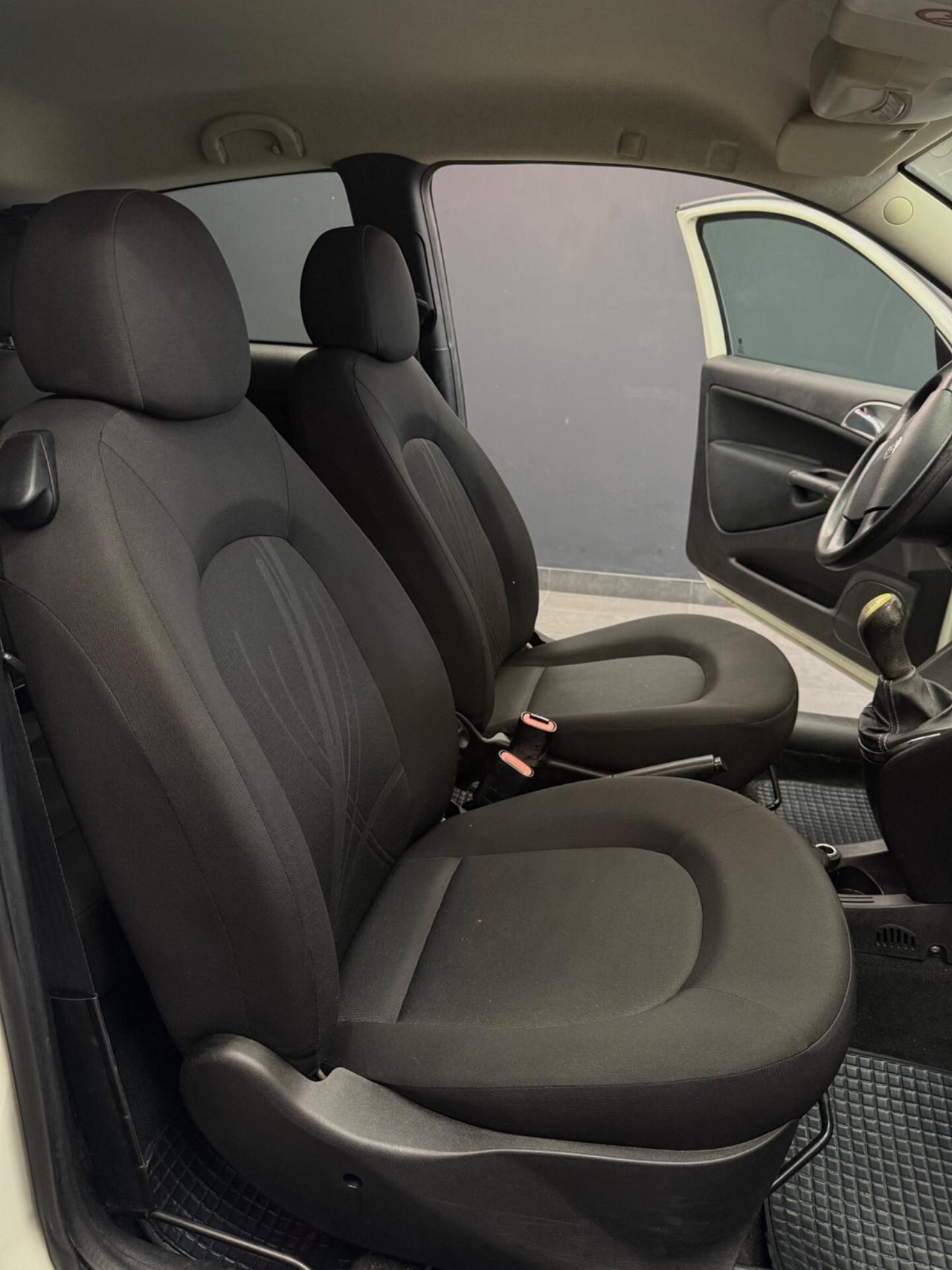 Lancia Ypsilon 1.3 Multijet 75 CV Unyca 2012