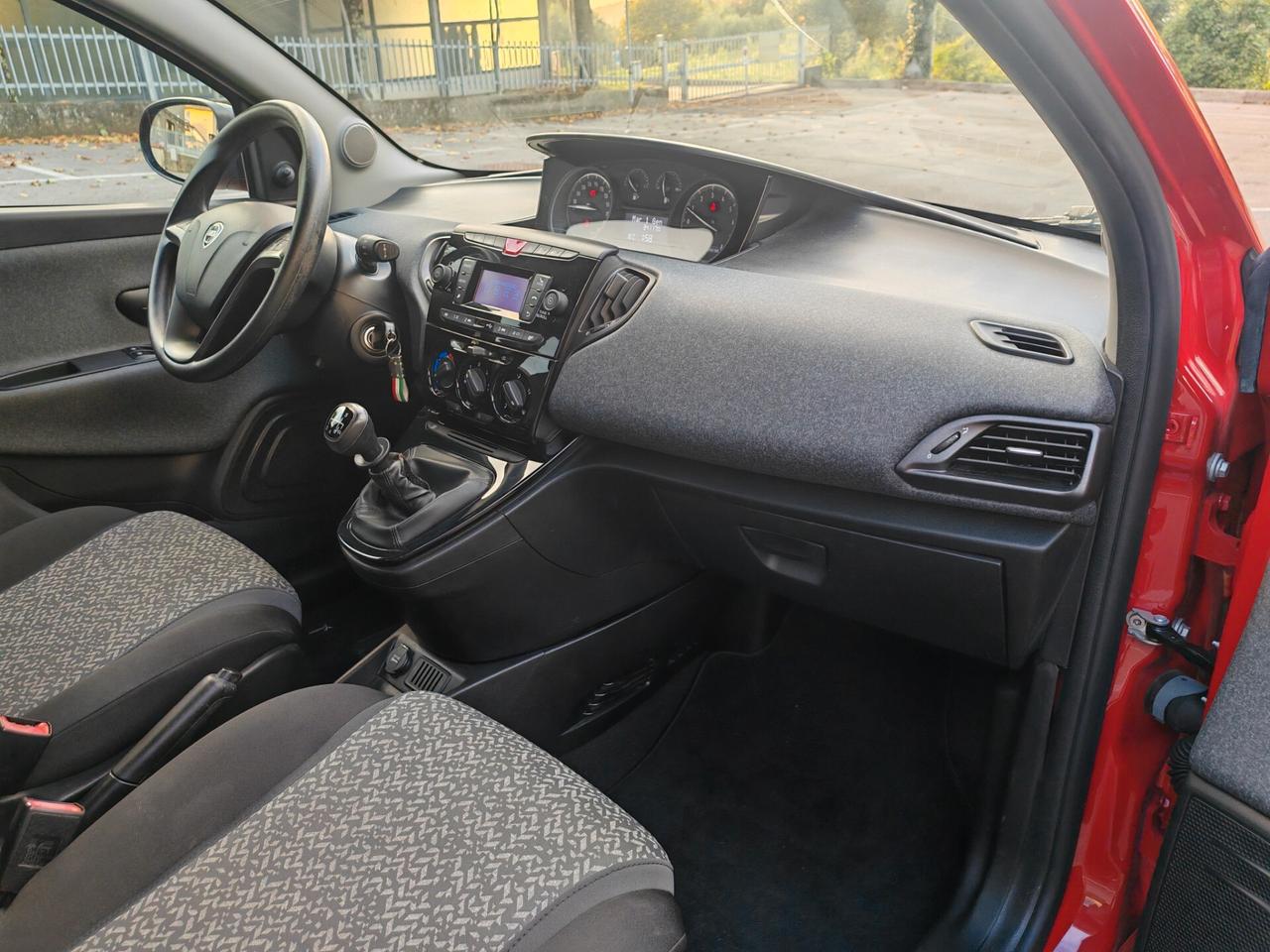 Lancia Ypsilon 5 porte Hybrid Incidentata