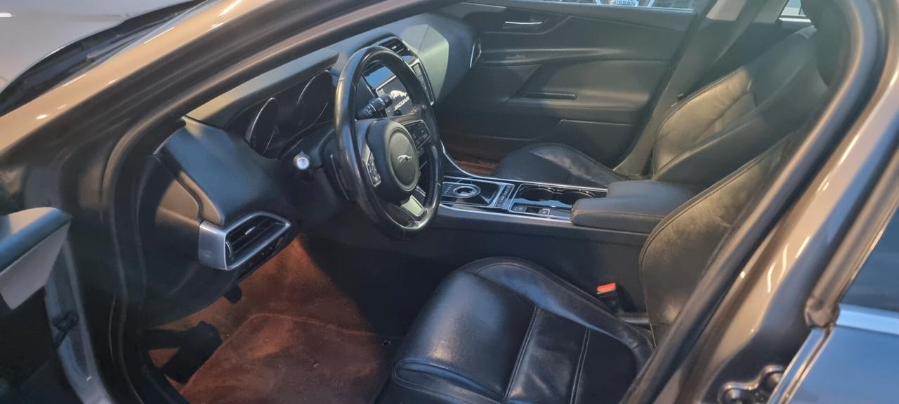 Jaguar XE 2.0 D Turbo aut. Pure PELLE NAVI