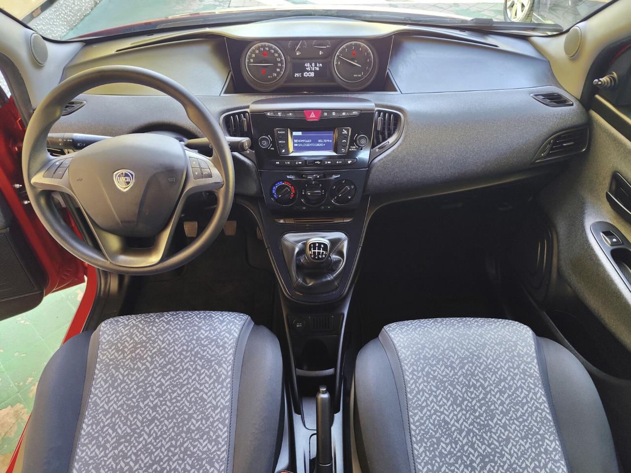 Lancia Ypsilon 1.0 FireFly 5 porte S&S Hybrid Ecochic Silver