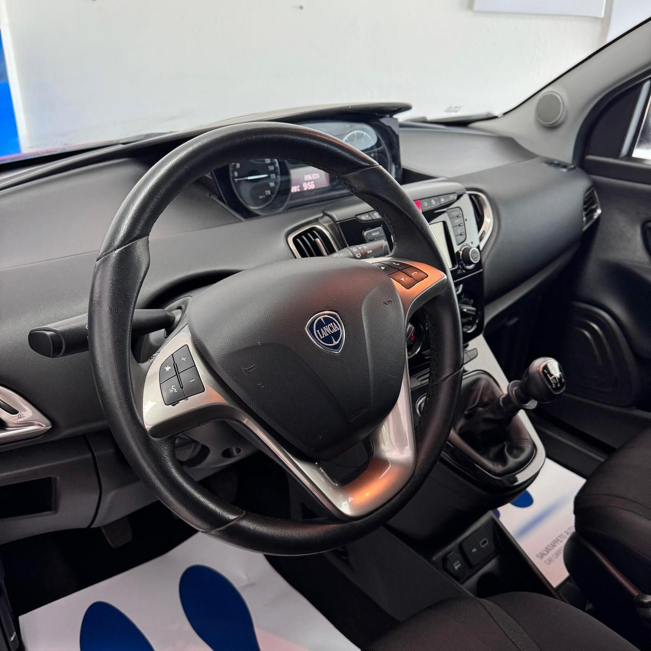 Lancia Ypsilon 1.2 69 CV GOLD