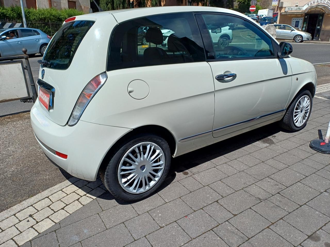 Lancia Ypsilon 1.3 MJT 75 CV Unyca