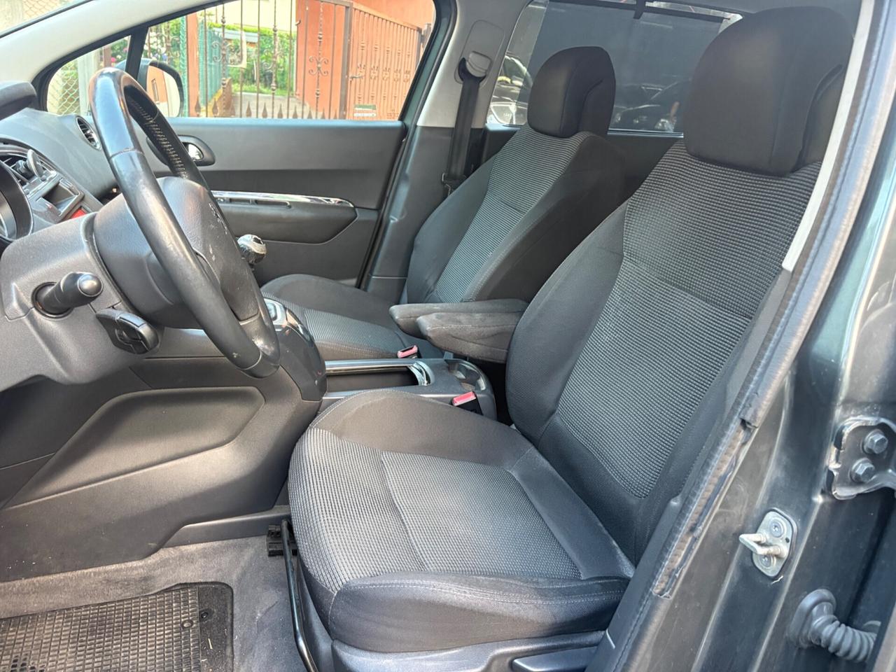 Peugeot 5008 2.0 HDi 150CV Active 7 POSTI