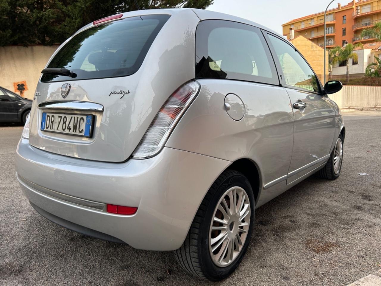 Lancia Ypsilon 1.3 MJT 75 CV Platino