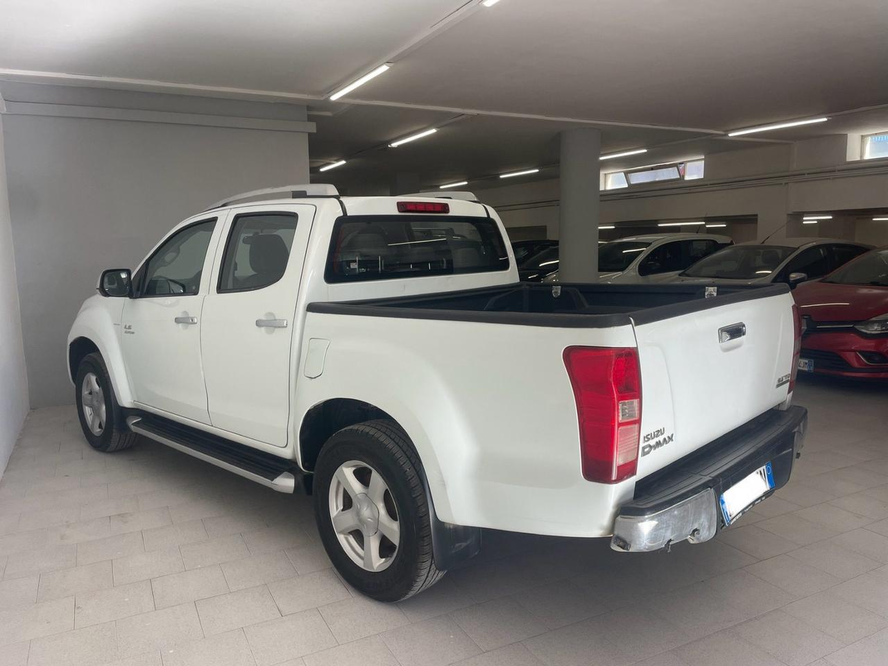 Isuzu D-Max 2.5 Crew Cab Solar A/T 4WD