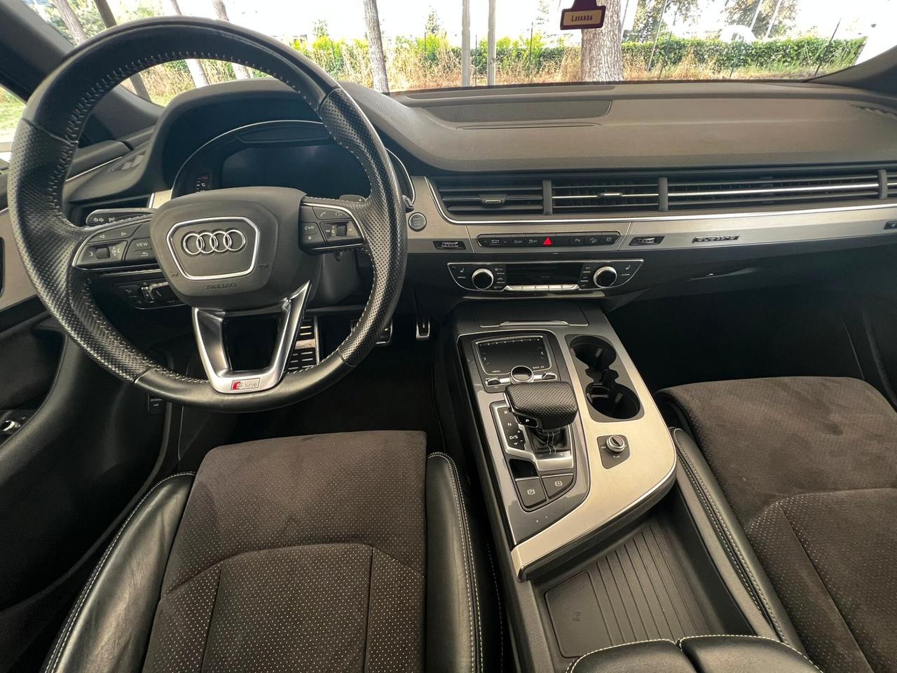 Audi Q7 S-LINE
