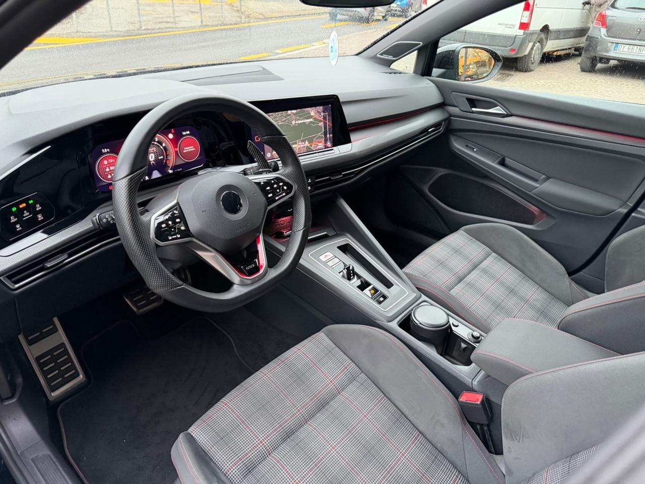 Volkswagen Golf GTI 2.0 TSI TOTAL BLACK