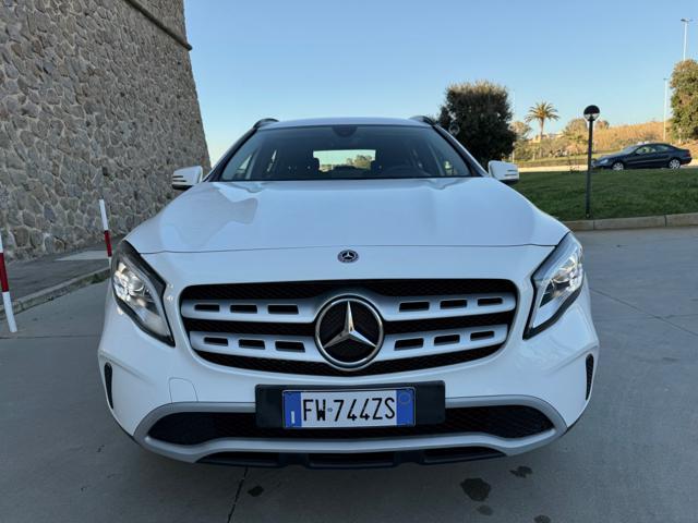 MERCEDES-BENZ GLA 180 PACK NIGHT+NAVI+FULL LED+R.CAM+PORT.ELETTRICO