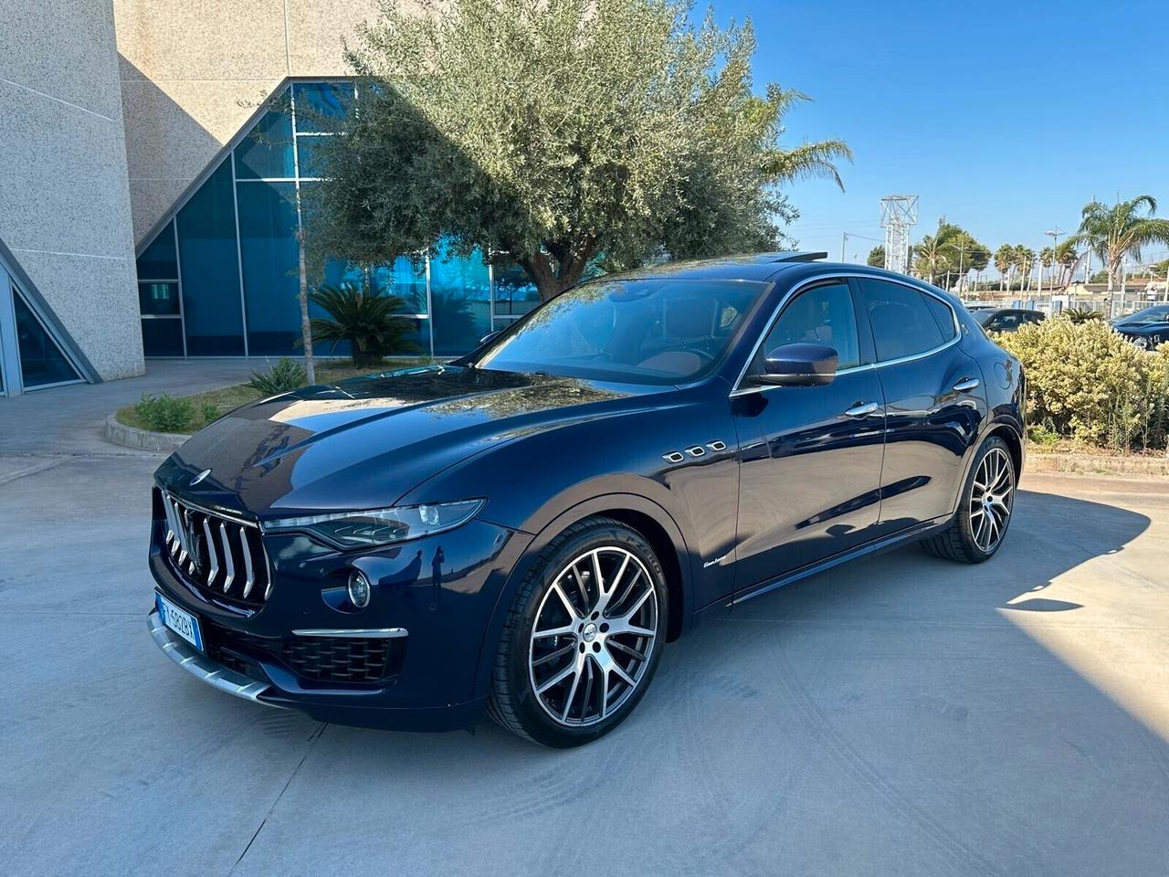 Maserati Levante Granlusso 350cv offerta T-Stock prezzo imperdibile