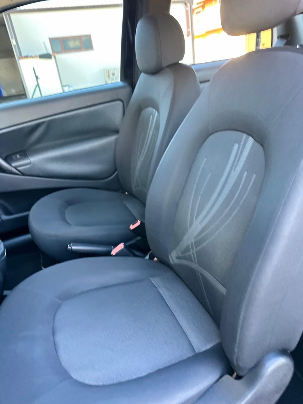 Lancia Ypsilon 1.3 MJT 75 CV Unyca