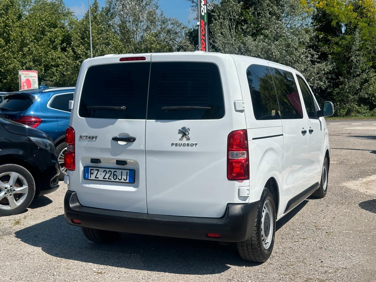 Peugeot Traveller BlueHDi 120 Medio Active