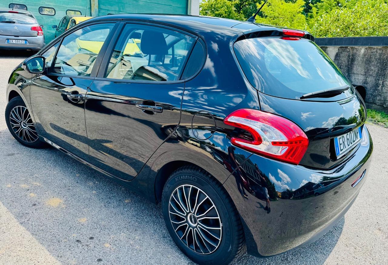 Peugeot 208 1.2 VTi 82 CV 5 porte Allure ok Neopatentati