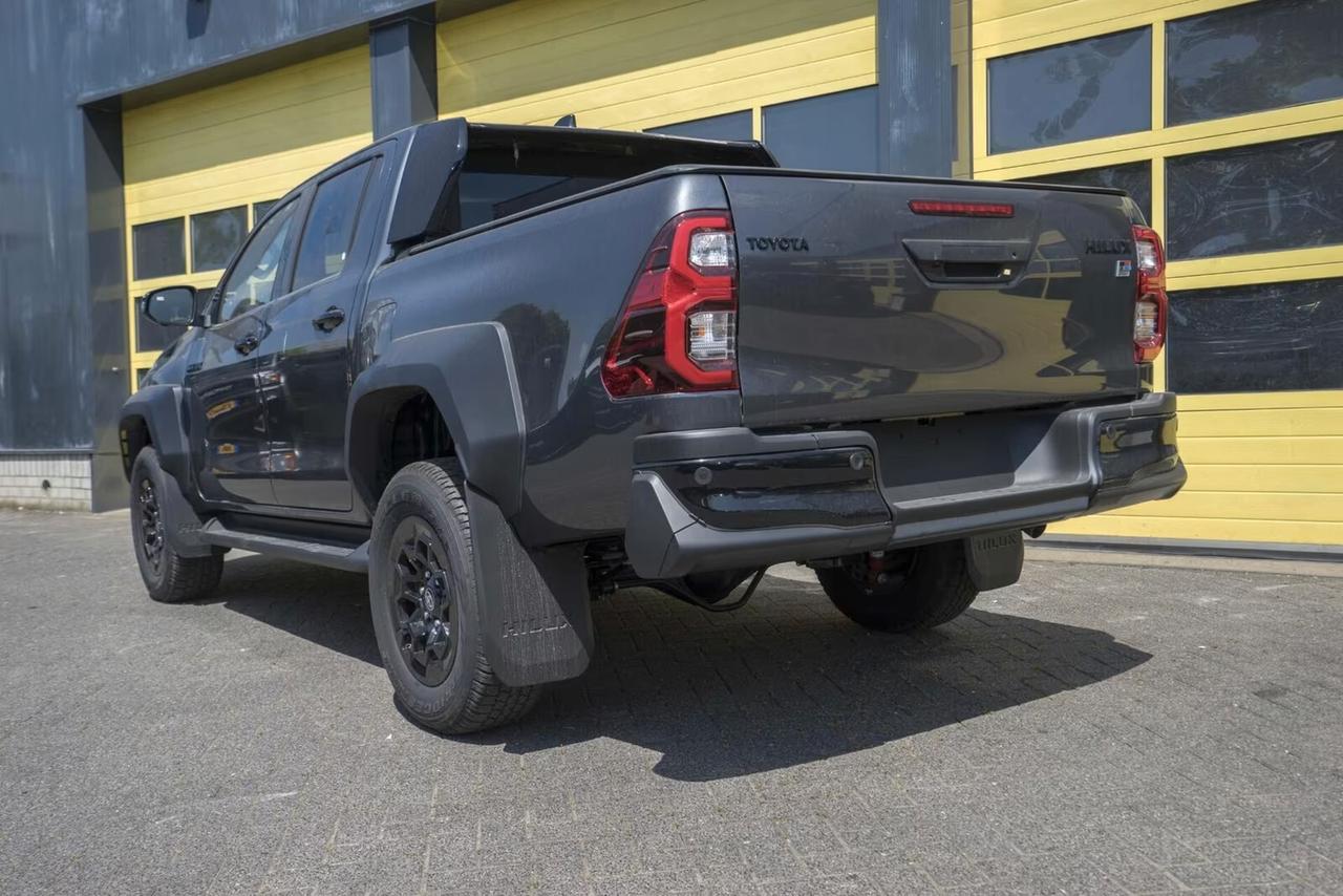 Toyota Hilux 2.8 D-4D A/T 4WD 4 porte Double Cab GR SPORT