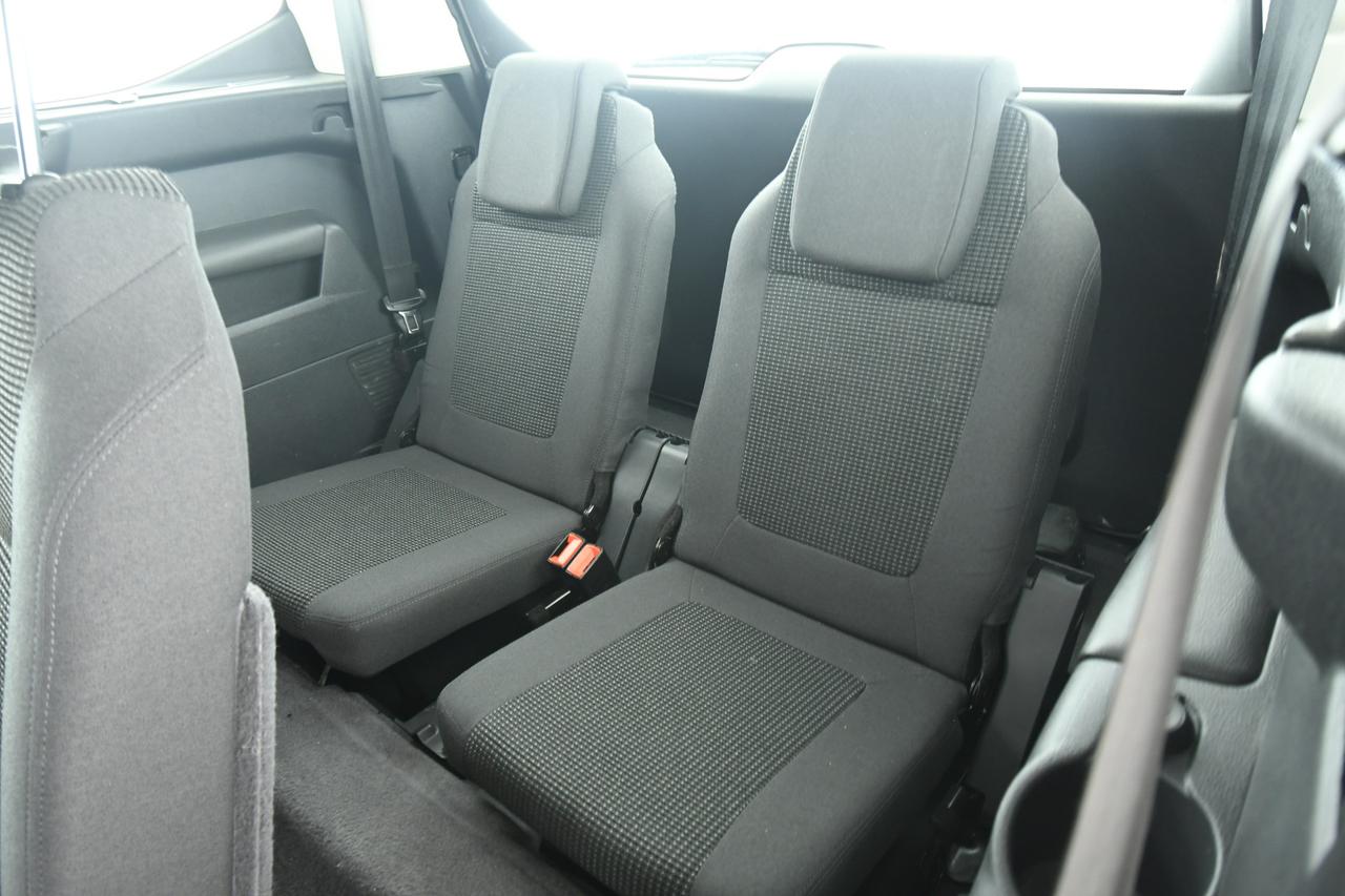 PEUGEOT 5008 1.6 hdi 8v Active 115cv COMMERCIANTI+7 POSTI