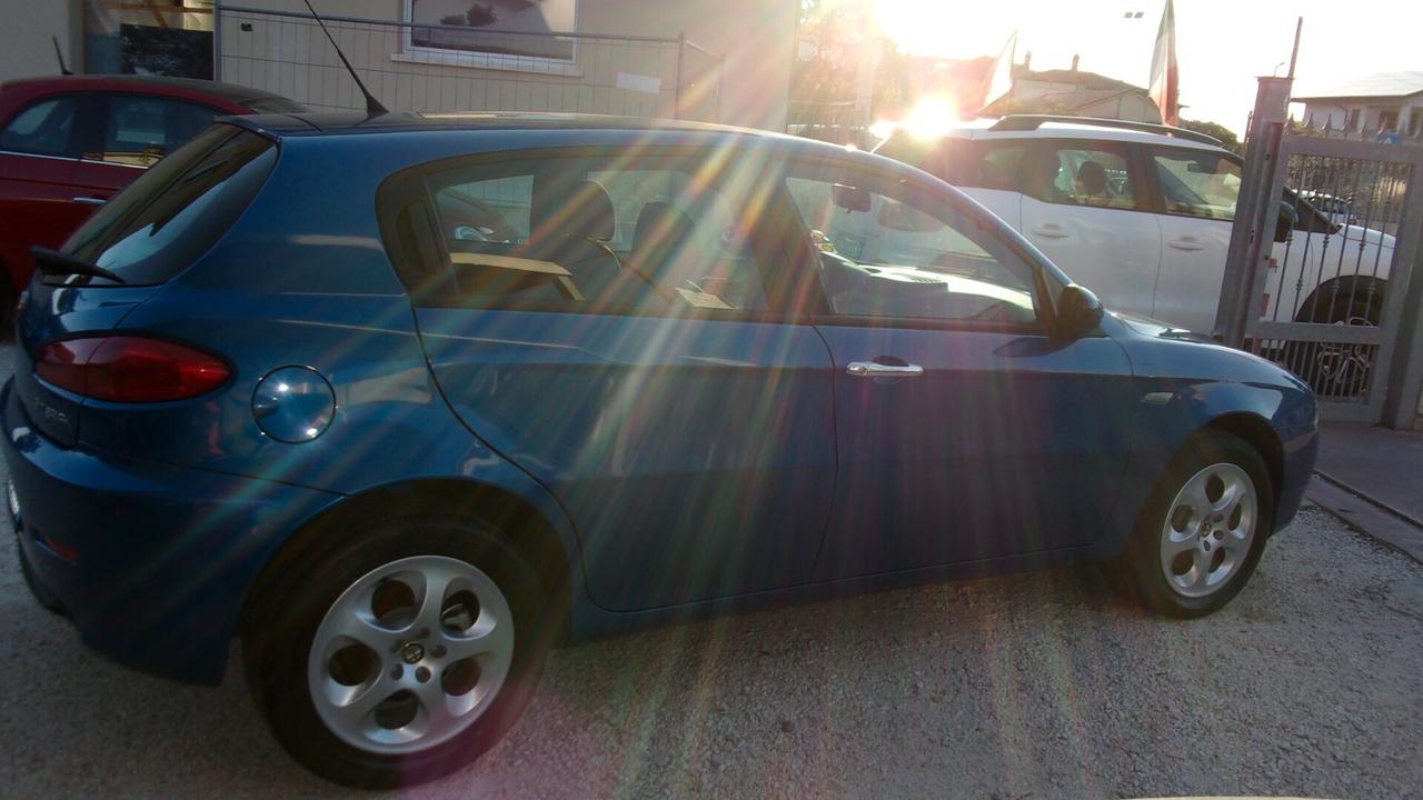 Alfa Romeo 147 1.6 16V TS (105) 5 porte Distinctive