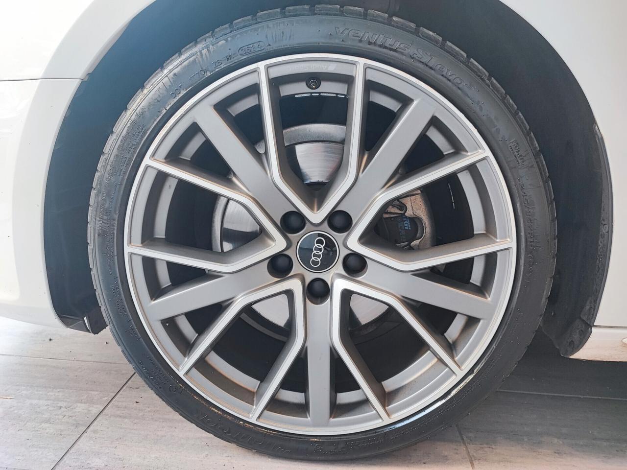 Audi A4 35 TDI S tronic line edition