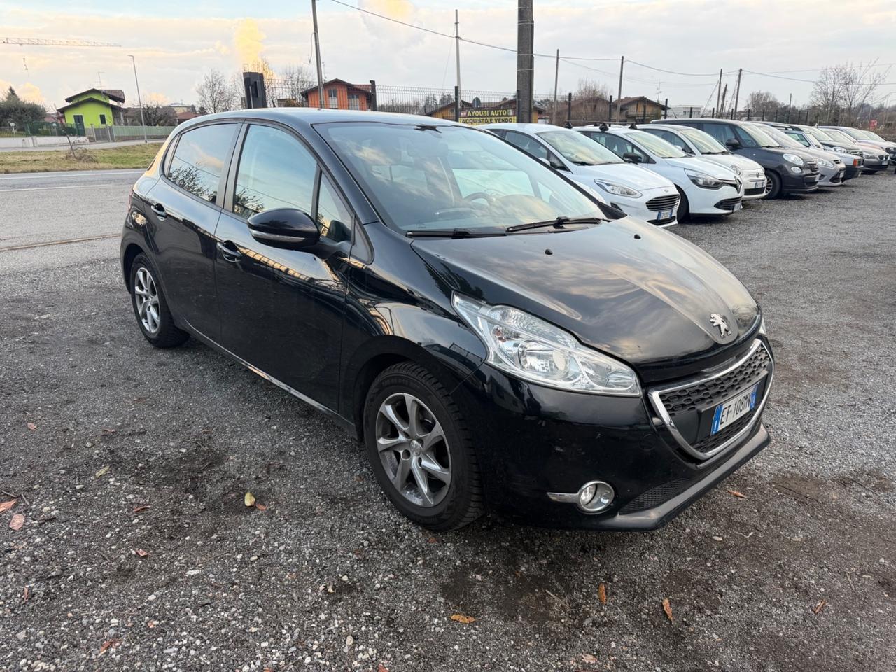 Peugeot 208 1.4 HDi 68 CV 5 porte Allure