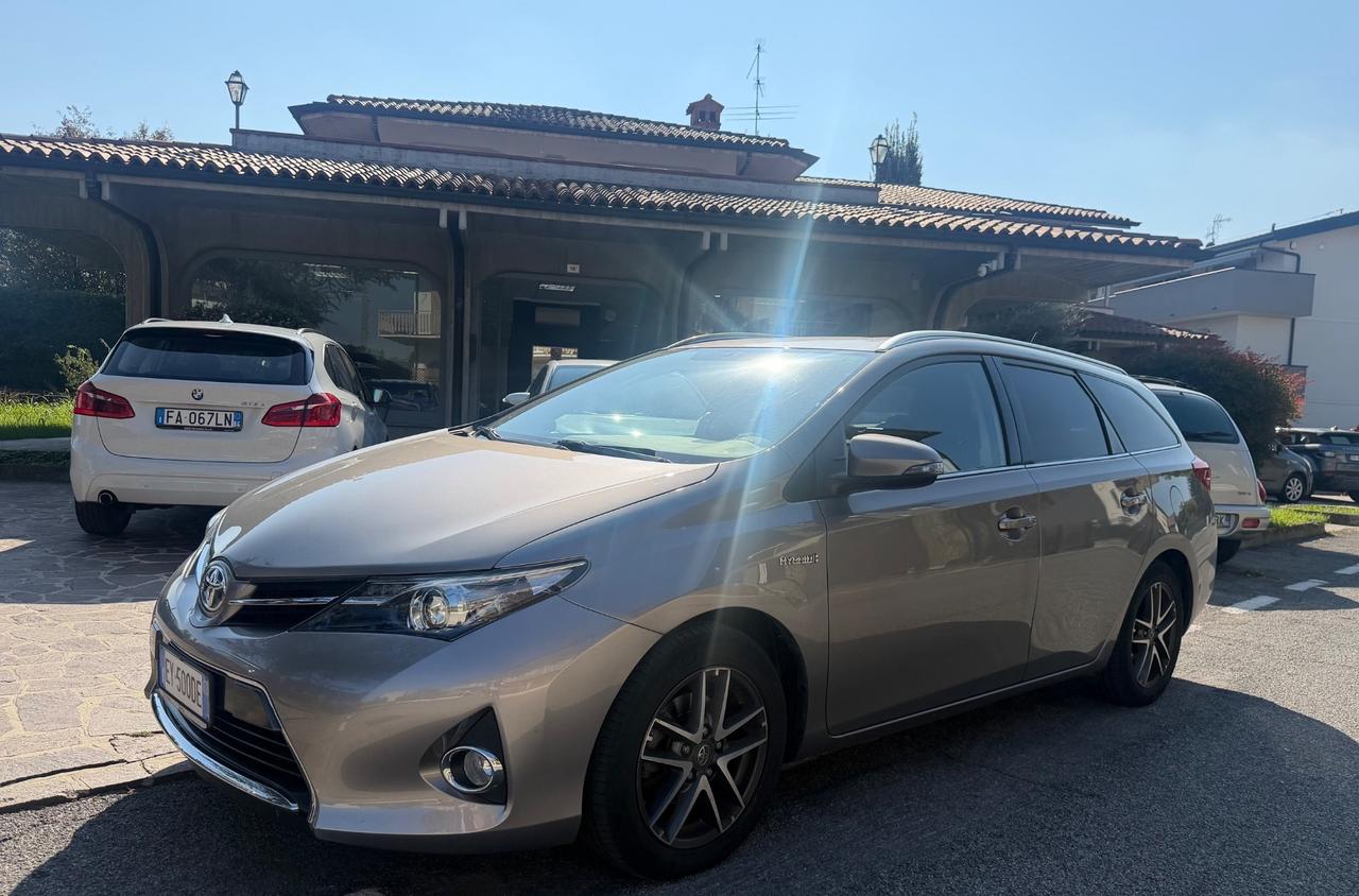 Toyota Auris Touring Sports 1.8 Hybrid Lounge