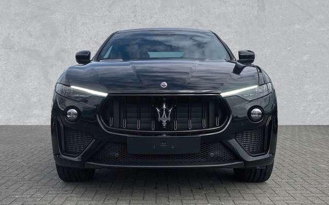 Maserati Levante TROFEO Q4 PELLE KAMERA TETTO LED 21" BLACK PACK
