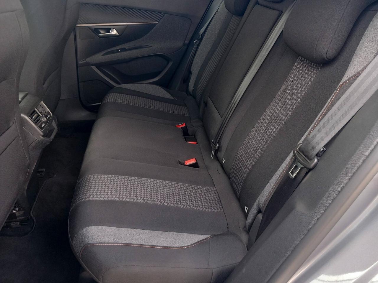 Peugeot 3008 BlueHDi 130 S&S Active KM 88000 NAVI LED SENSORI AUTOMATICA GARANZIA