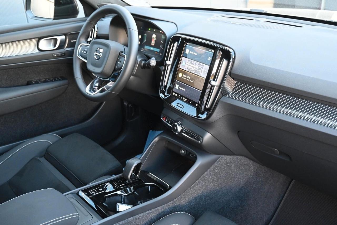 Volvo XC40 B4 automatico Ultra Dark
