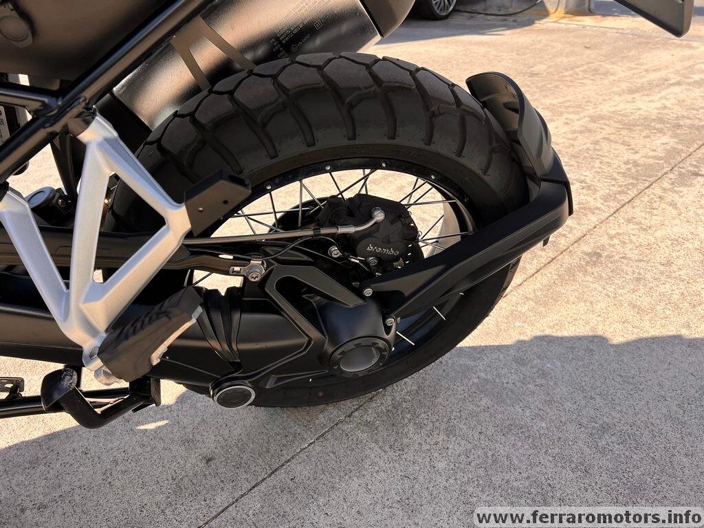 Bmw R 1250 GS triple black solo 2.000 km a 199 euro al mese
