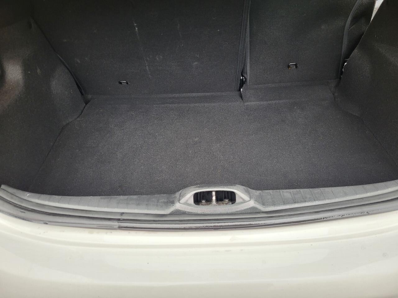 PEUGEOT 208 1,4 HDI-UNICO PROPRIETAR-4 REVISIONI