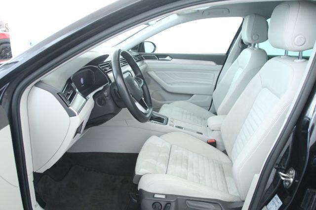 VOLKSWAGEN Passat Variant 2.0 TDI SCR EVO DSG Executive