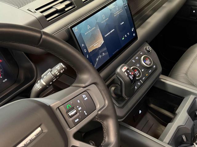 LAND ROVER Defender 110 3.0D I6 AWD Auto X-Dynamic HSE *GARANZIA 2030*