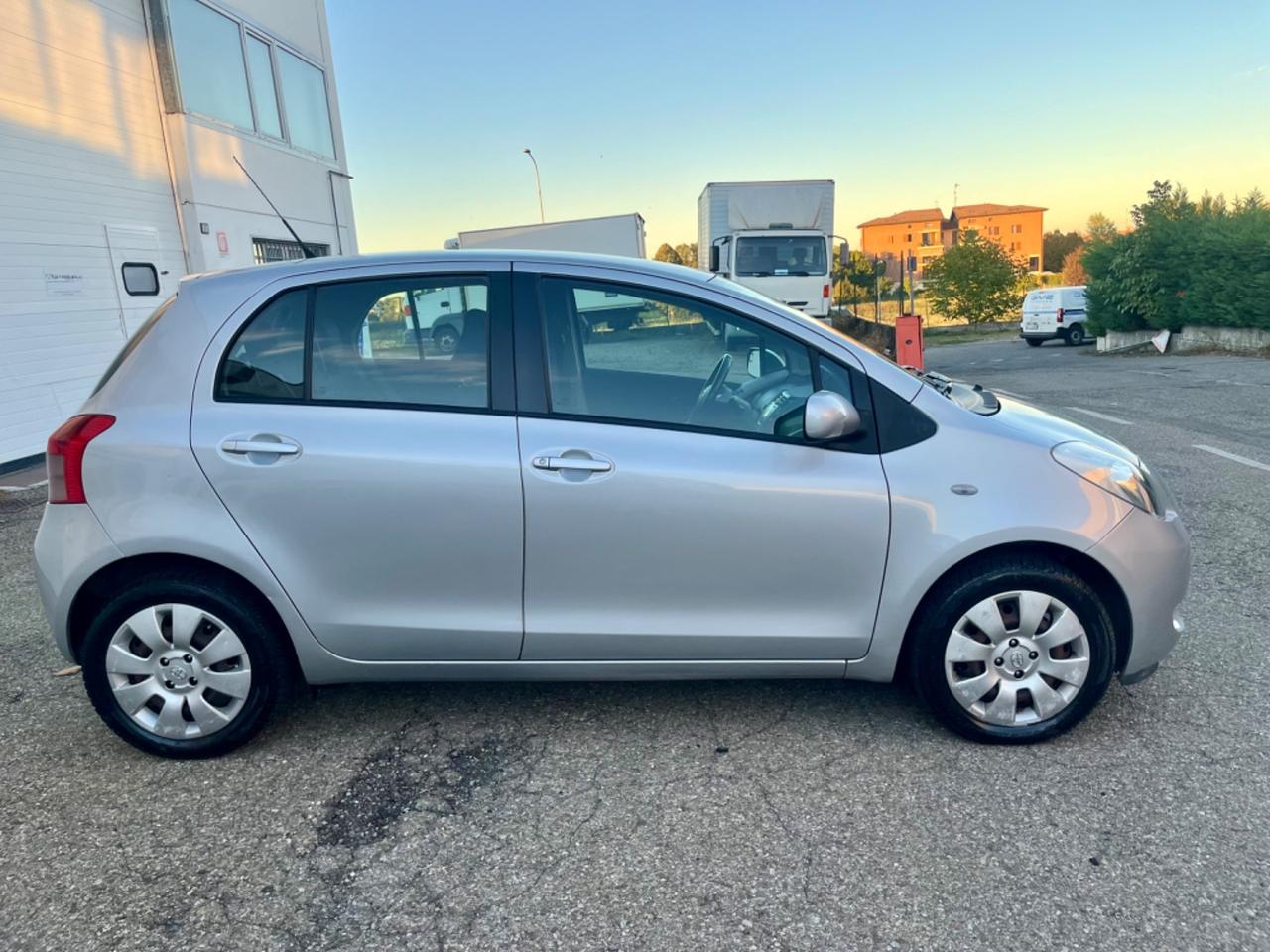 Toyota Yaris 1.3benz 2007 103.000km perfetta per neopatentati