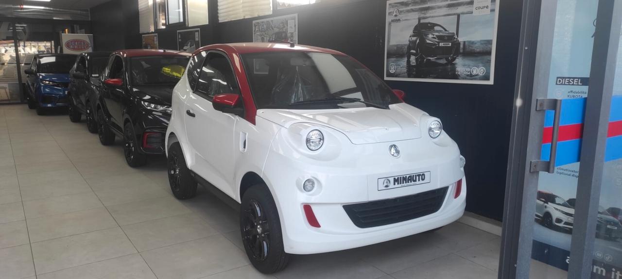 Aixam E-Minauto Chic BLANC-ROUGE