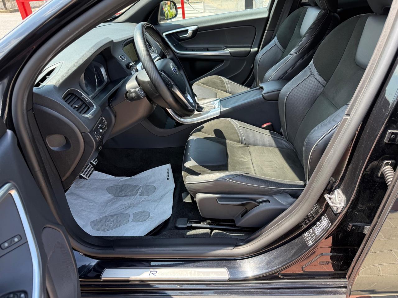 Volvo V60 D4 Geartronic R-design-181CV UNIC PROPRIETARIO