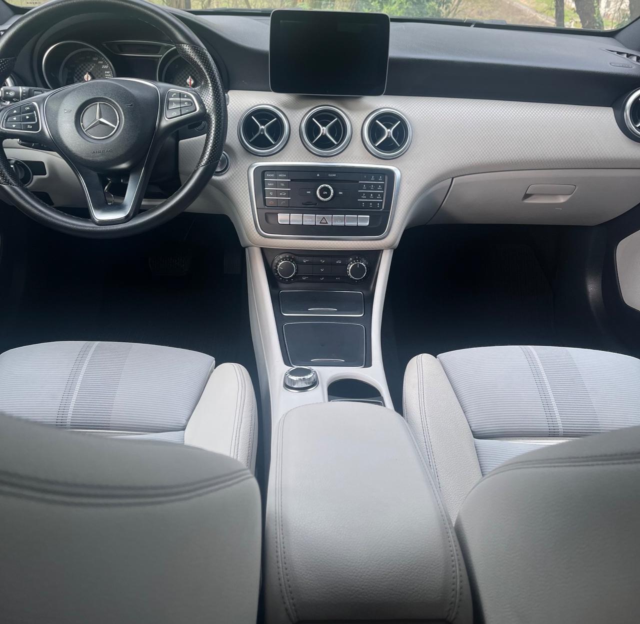 MERCEDES A 180 PREMIUM RESTYLING AUTOMATIC