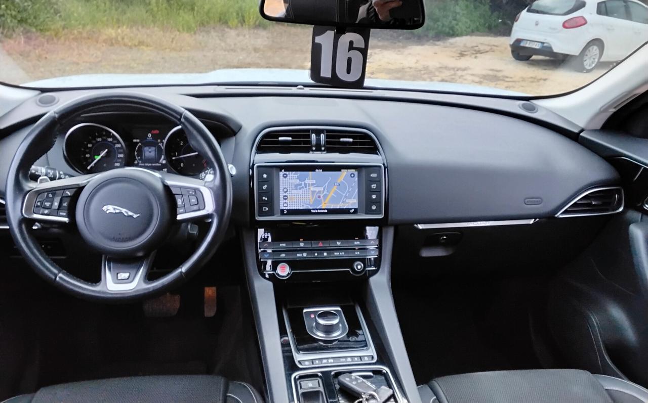 Jaguar F-Pace 2.0 D 180 CV AWD aut. R-Sport