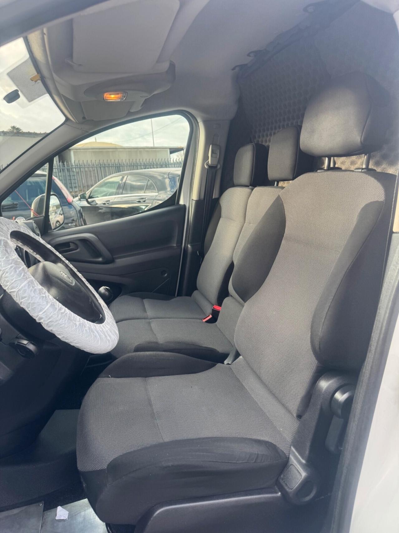 Peugeot Partner Passo Lungo con Porta Laterale Euro 6B
