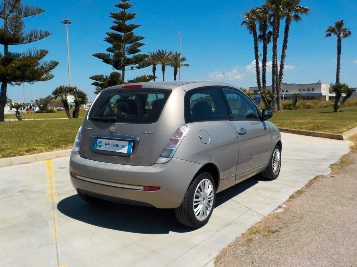Lancia Ypsilon 1.3 MJT 90 CV Oro