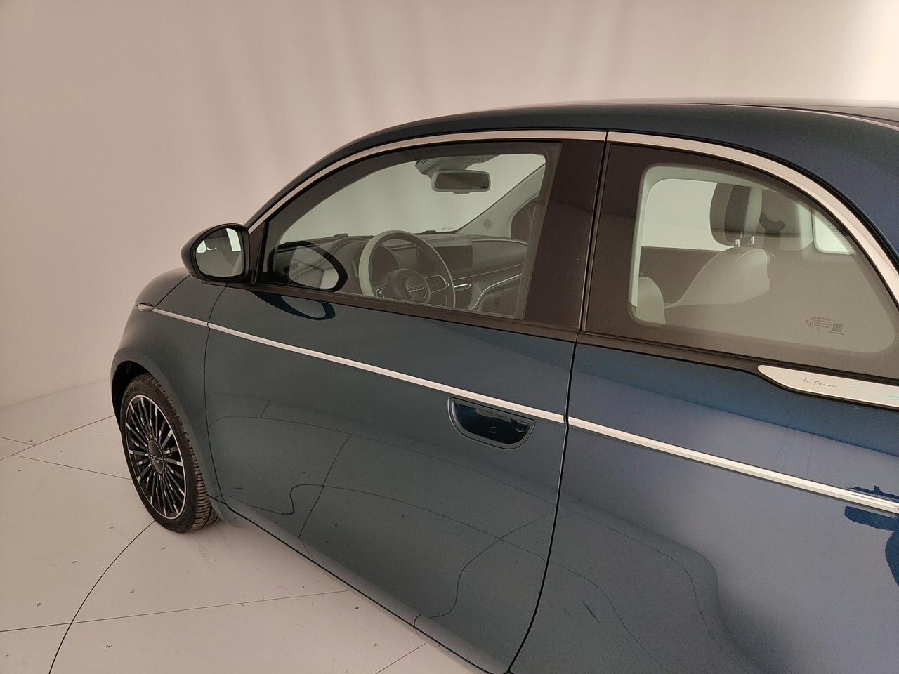 Fiat 500e 42 kWh La Prima