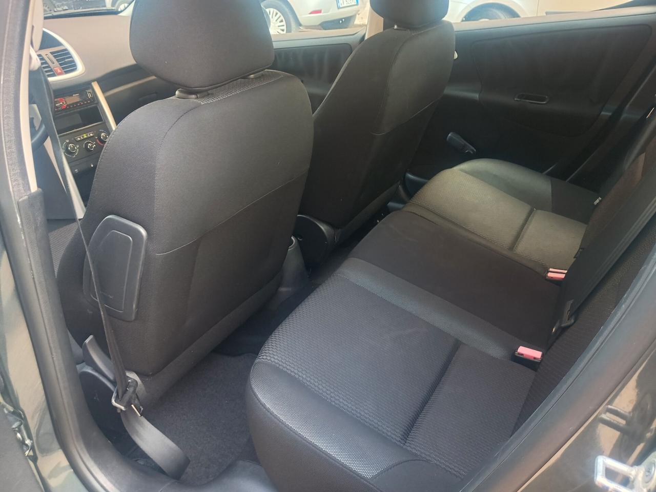 Peugeot 207 1.4 HDi 70CV 5p. Active