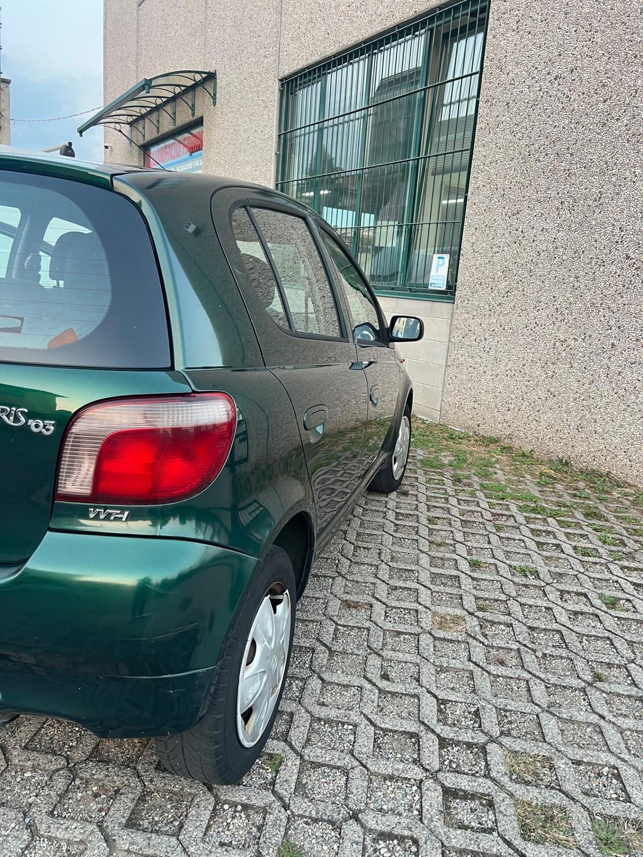 Toyota Yaris 1.0i 16V cat 5 porte Sol