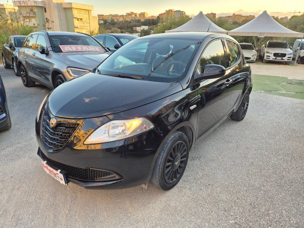 Lancia Ypsilon 1.2 69 CV 5p UNICOPROPRI