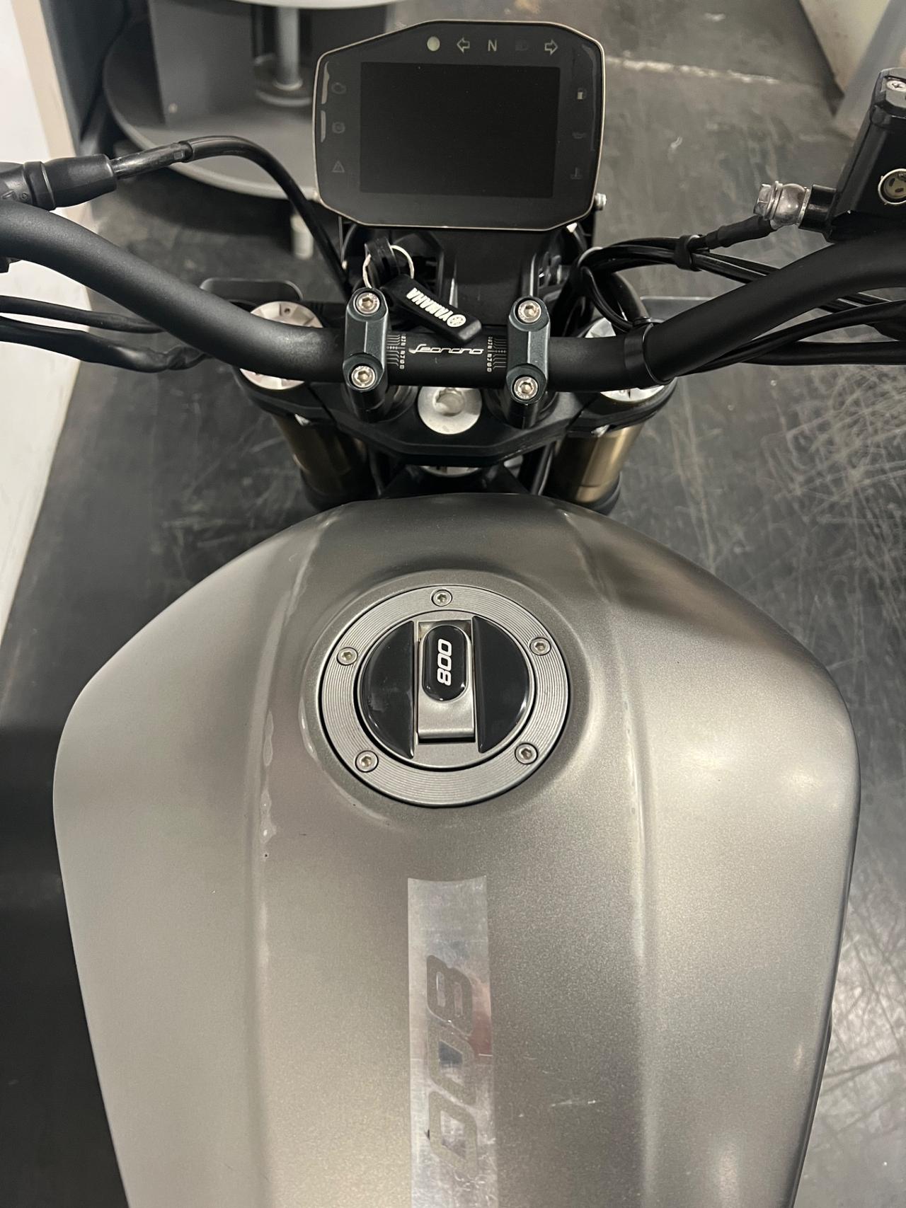 Benelli Leoncino 800