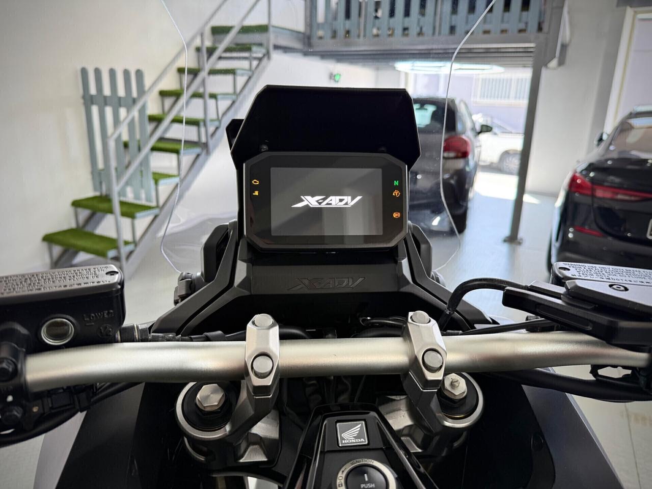 Honda X-ADV 750 con travel pack