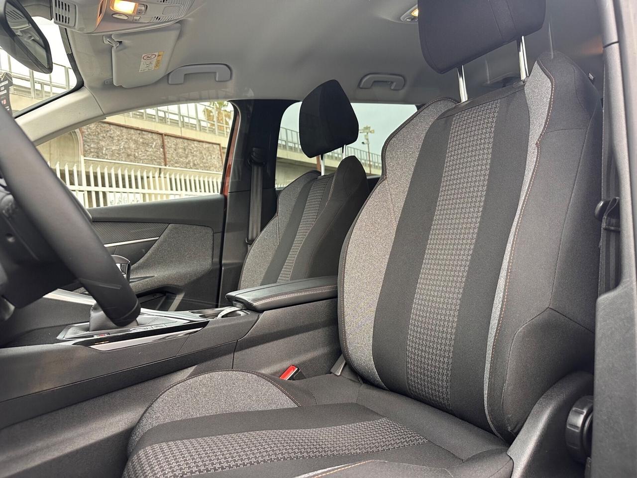 Peugeot 5008 2023 1.5 130 Pack !Soli 48 Mila Km!