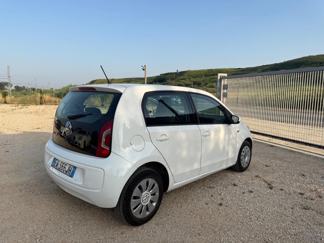 Volkswagen up! 1.0 5p Metano 4.499€ PERMUTE