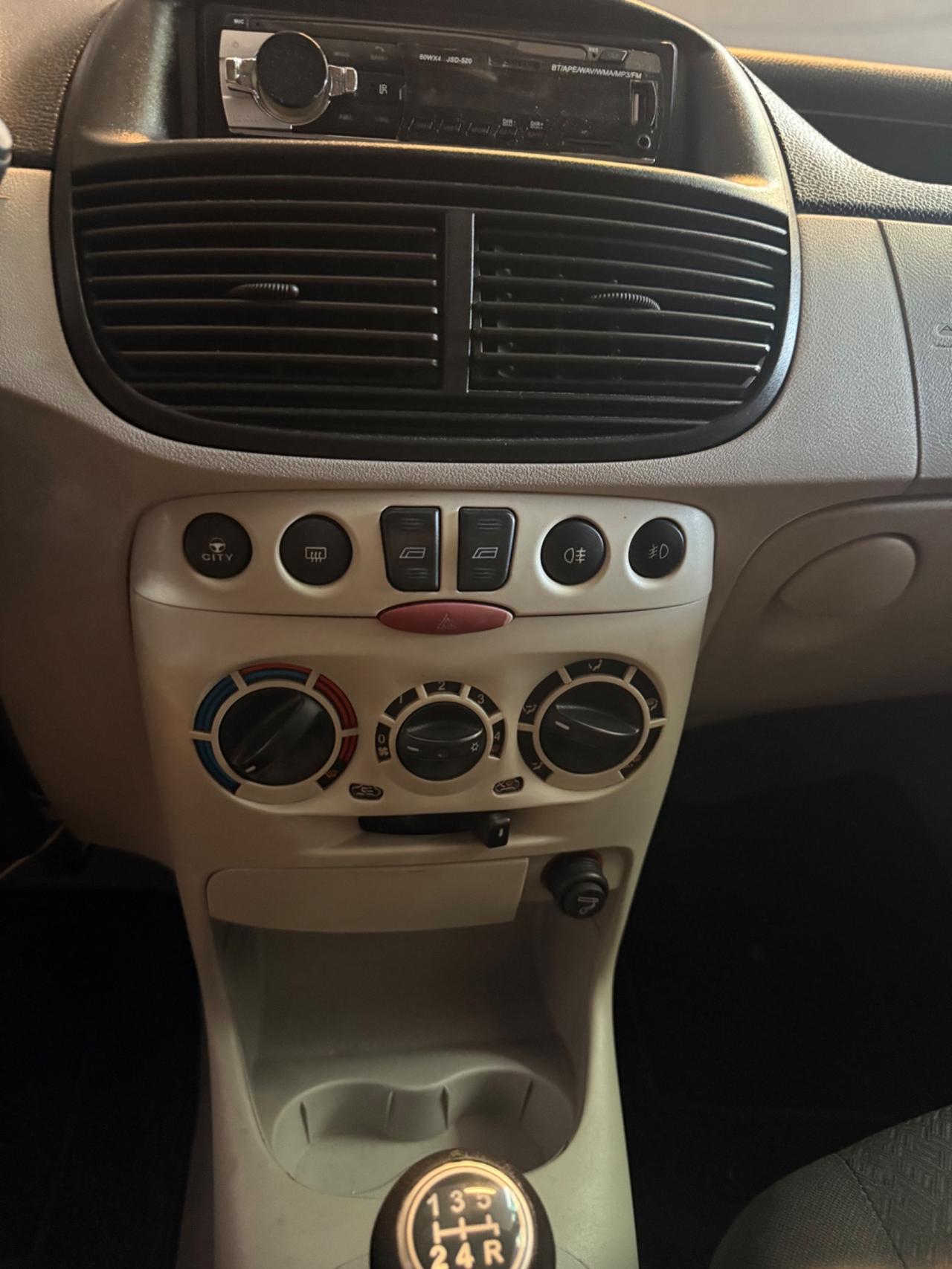 Fiat Punto 1.2i cat 5 porte Verve 60CV X Neopatentati