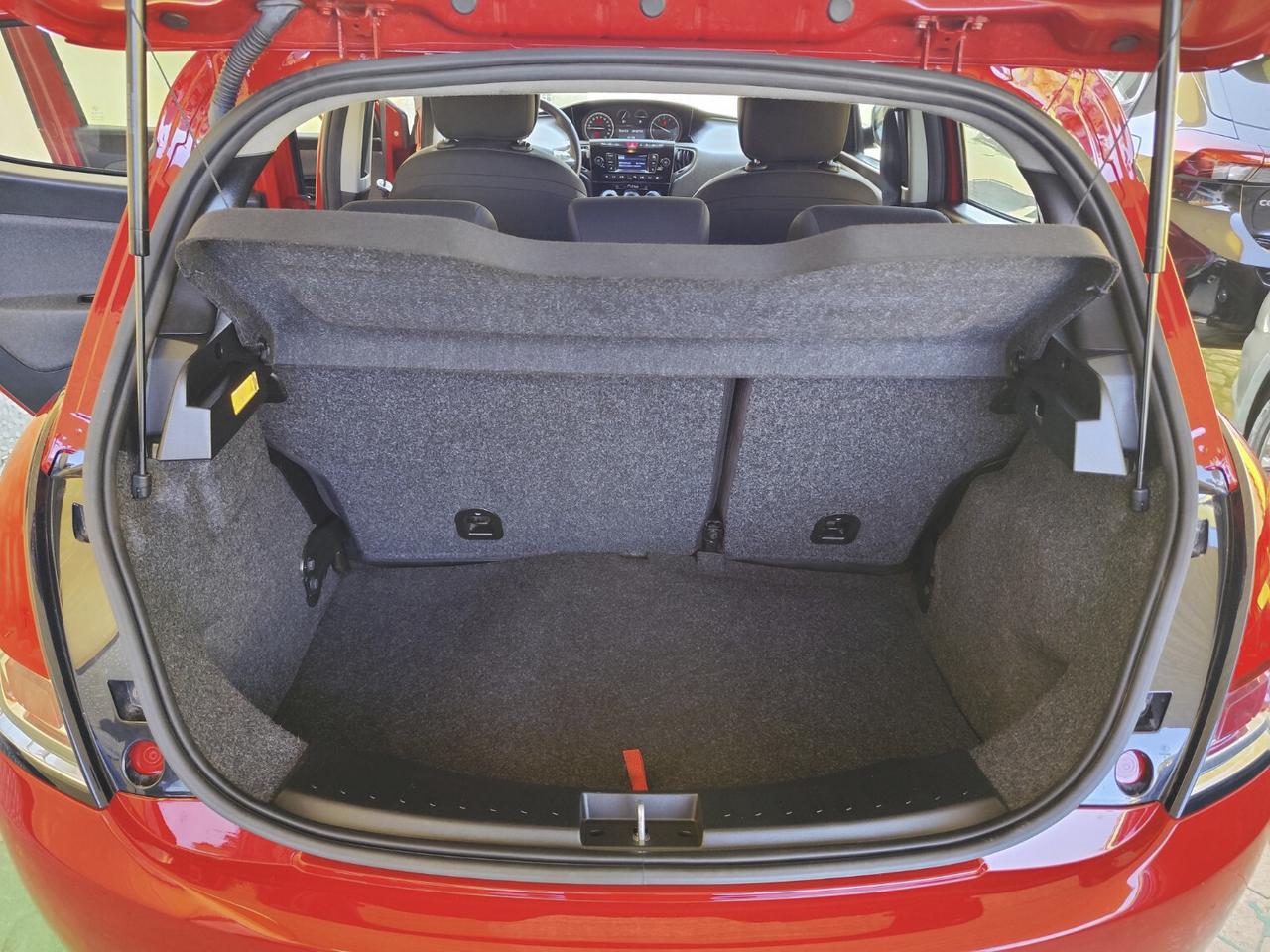 Lancia Ypsilon 1.0 FireFly 5 porte S&S Hybrid Ecochic Silver